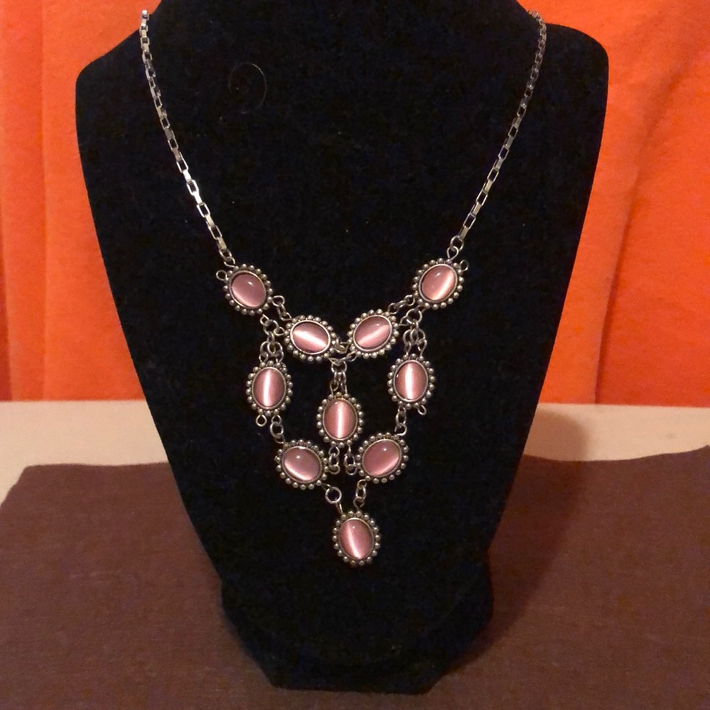 Costume Jewelry .. 13 inch chain Pink oval beads